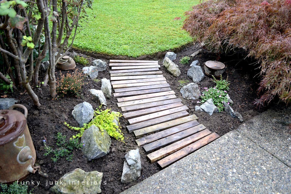 Pallet pathway through garden