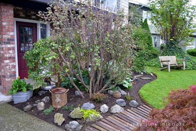 Pallet wood walkway