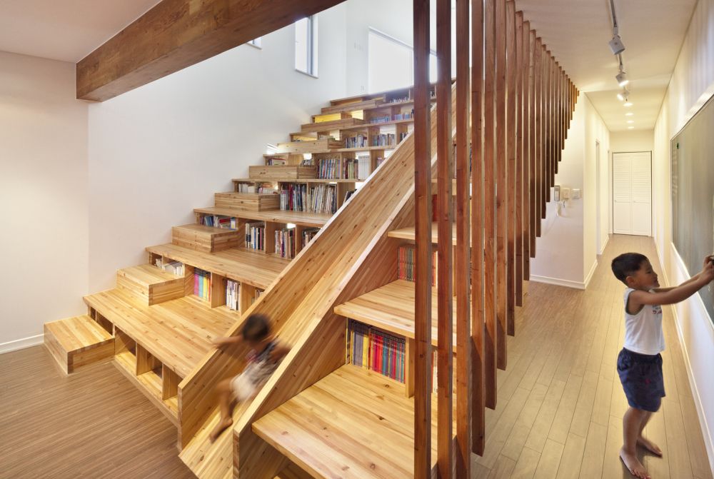 Panorama House with slide for stairs and bookshelf by Moon Hoon