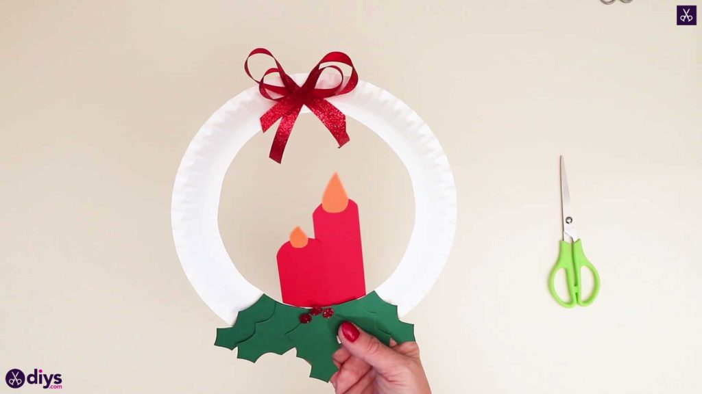 Super cheap Christmas wreath idea using simple materials