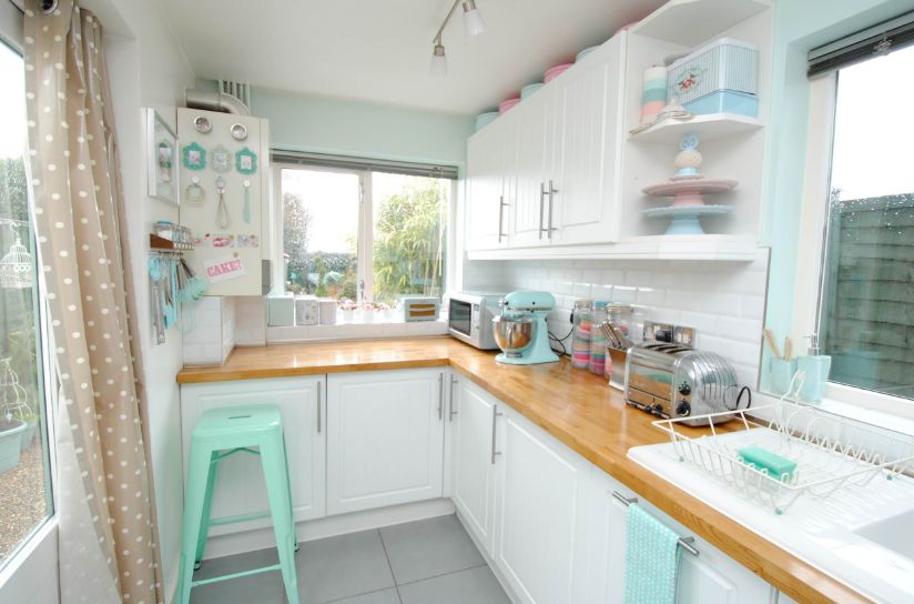 Pastel colors for a mid century kitchen