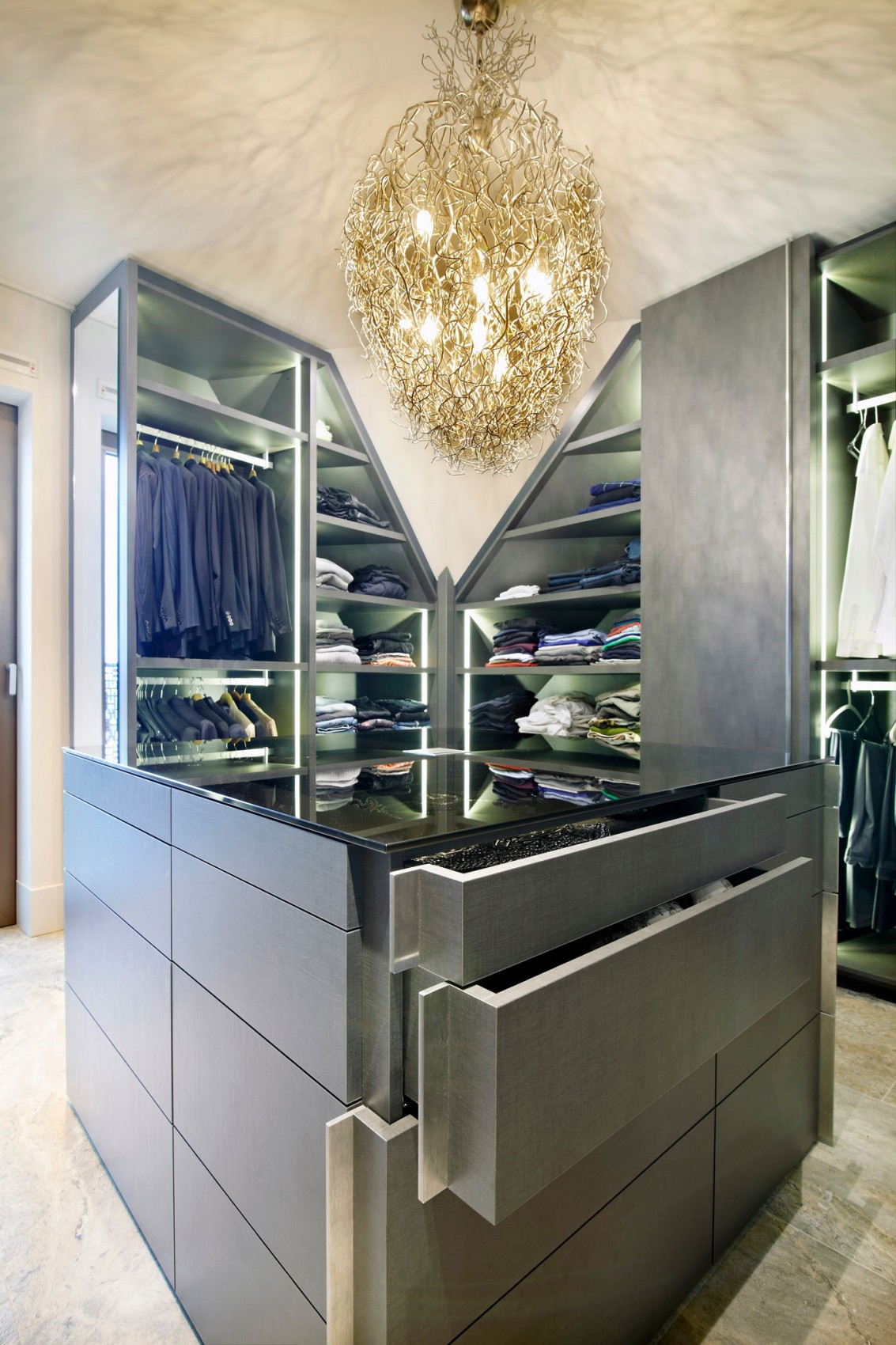 Penthouse Amsterdam by De Brouwer Binnenwerk walk in closet