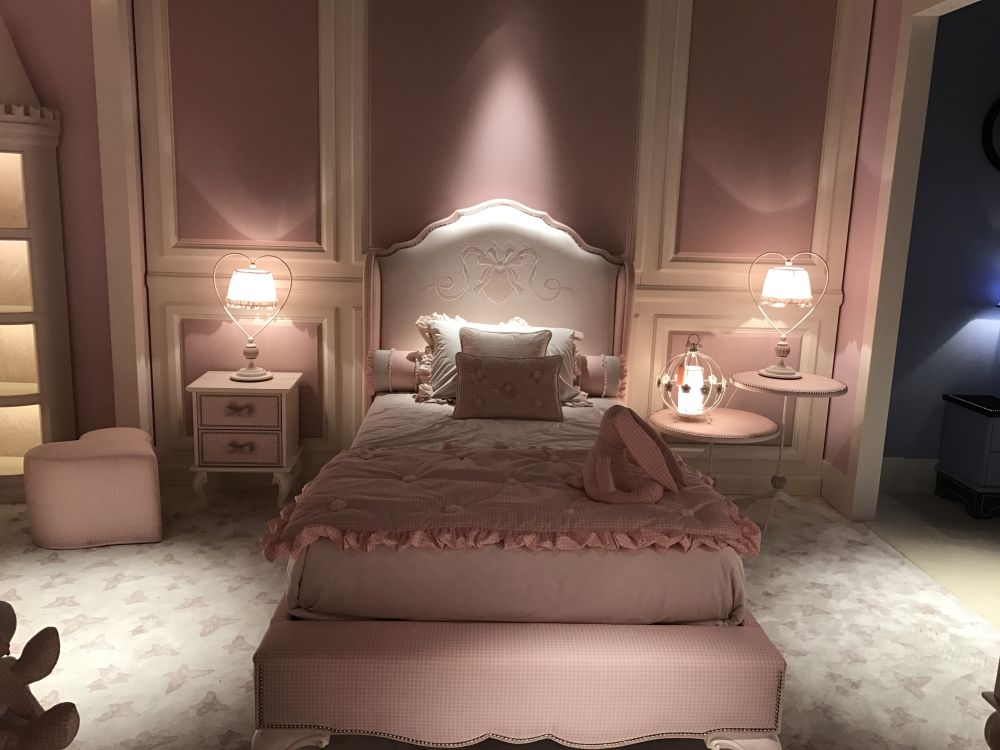 Pink master bedroom decor