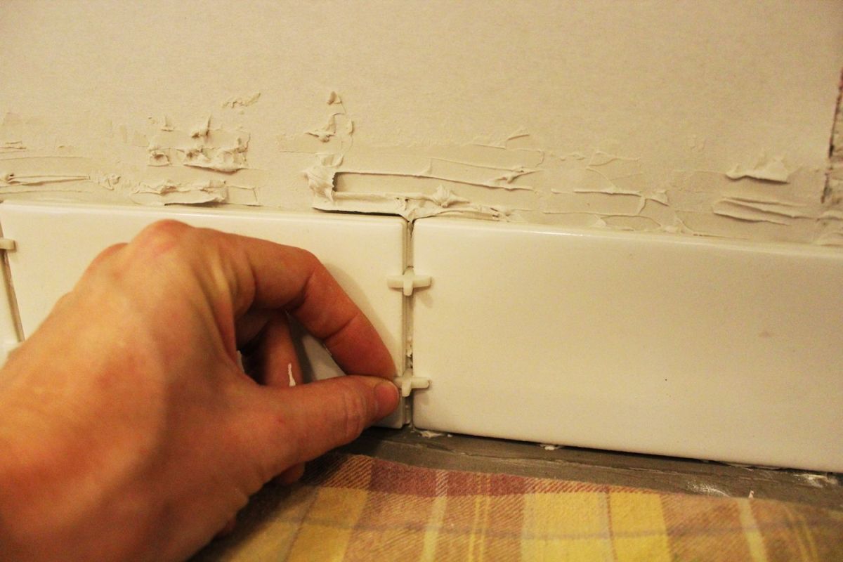 Place spacers between the tiles