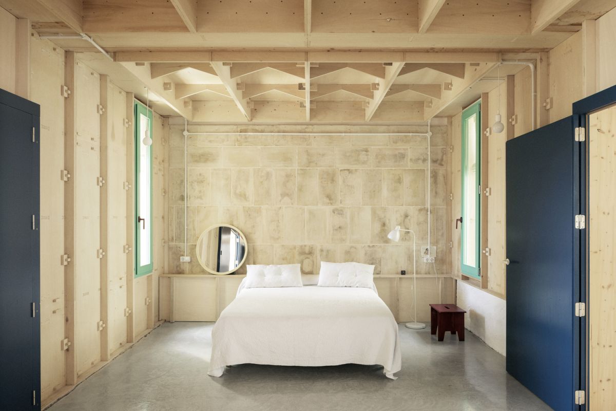 Plywood House by SMS Arquitectos - bedroom
