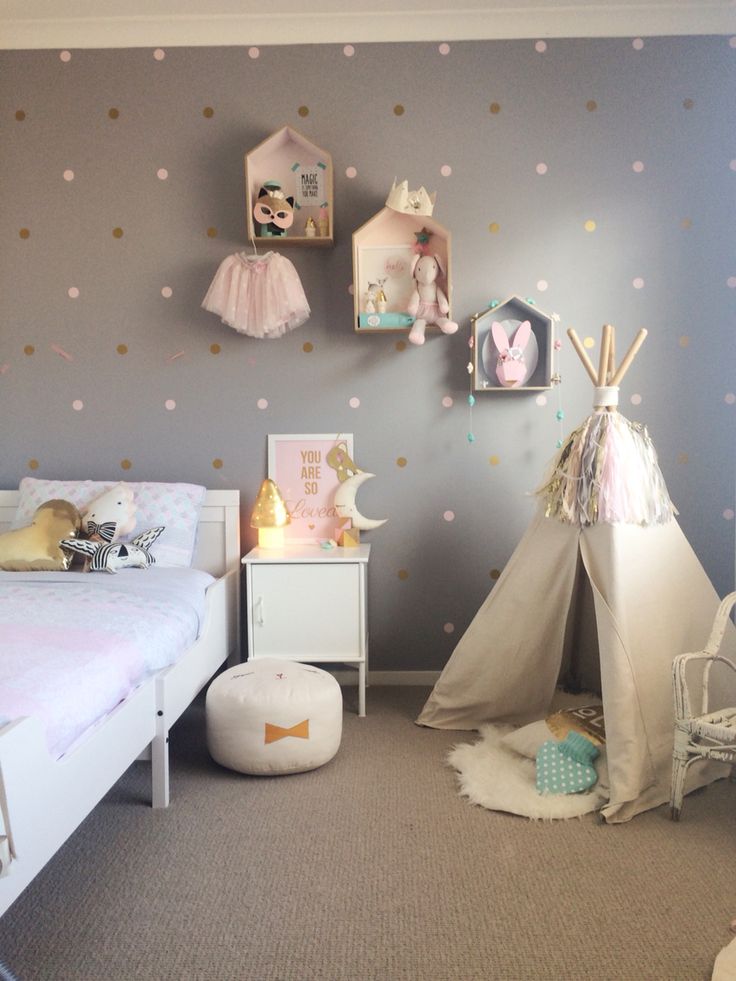 Polka dots for teenage girl room