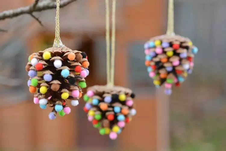 Pom Poms pine cones craft