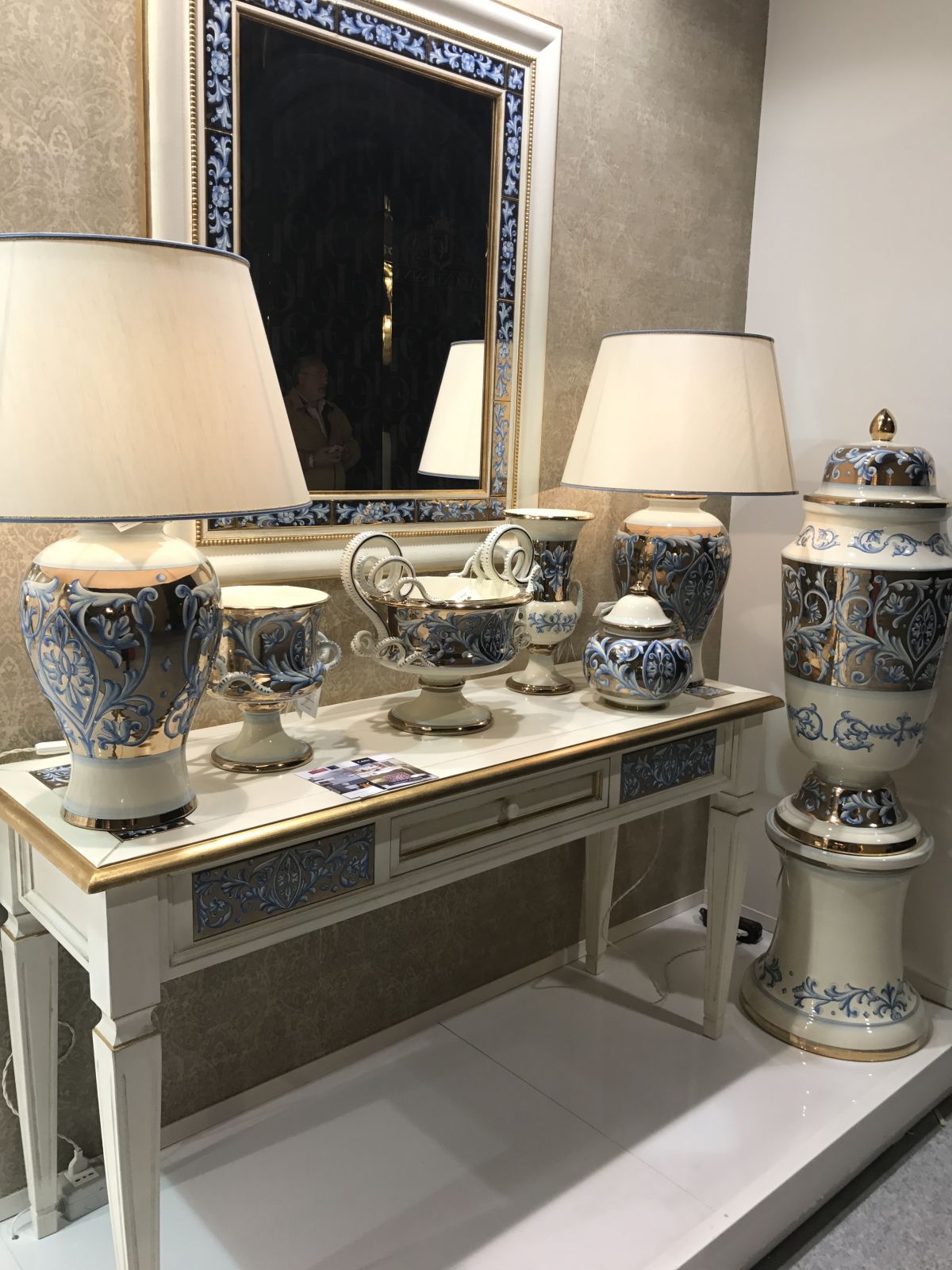 Porcelain classic vases to decorate the house