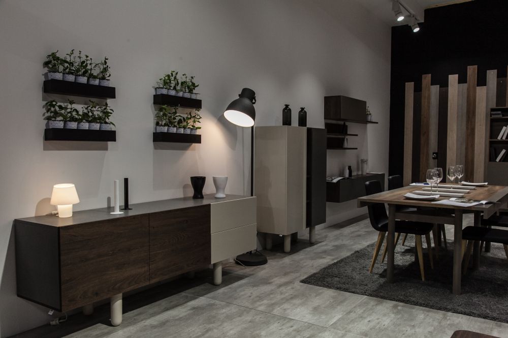 Porcelain grey ceramic tiles and a small carpet under dining table