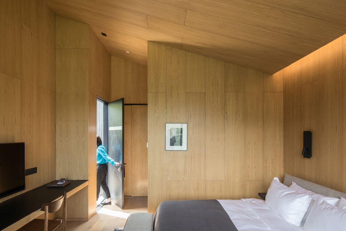 Prefab Woodhouse Hotel by ZJJZ wood wall