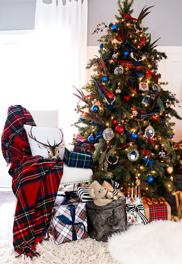 Prepare the Christmas Tree - with gifts around