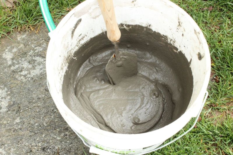 Prepare the grout tile mixture