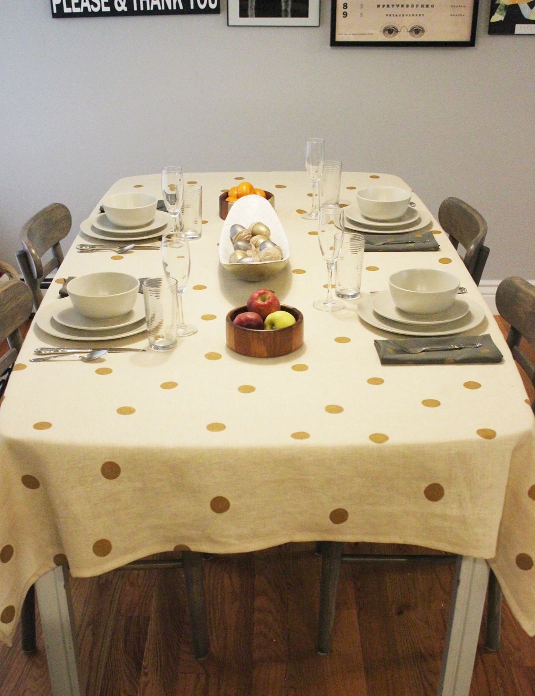 Prepare the table for Thanksgiving