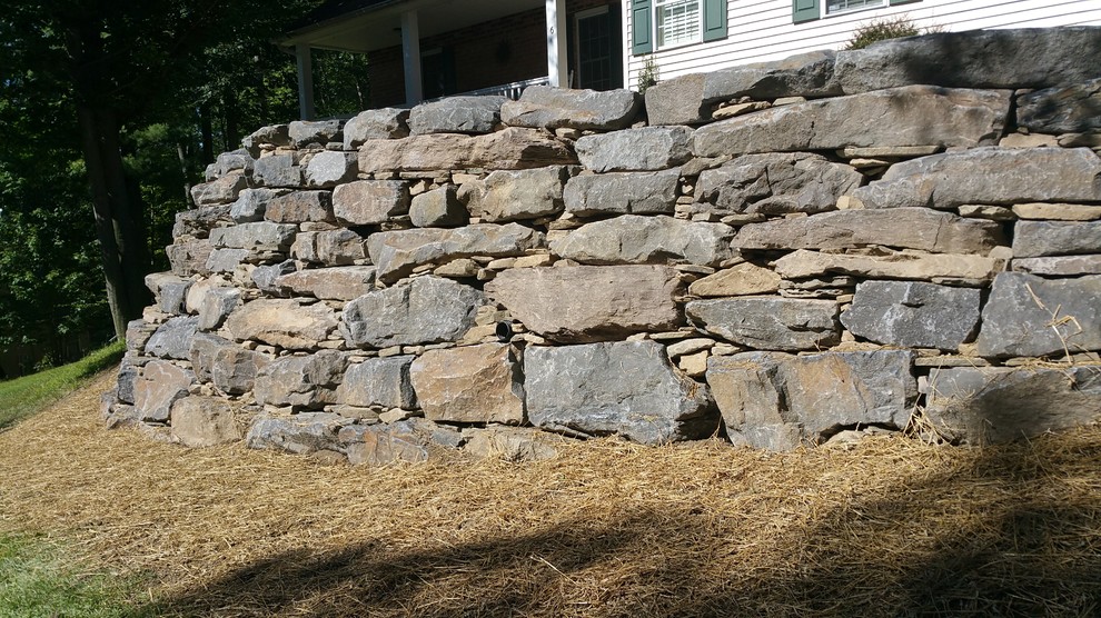 Pros and Cons of a Boulder Retaining Wall