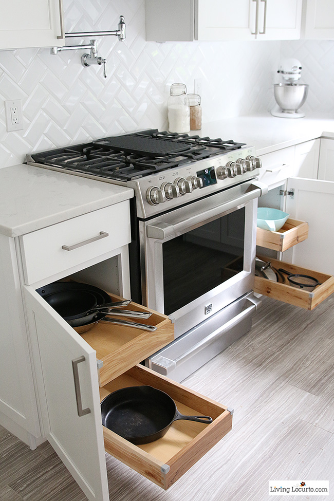 Pull out drawers to store lids