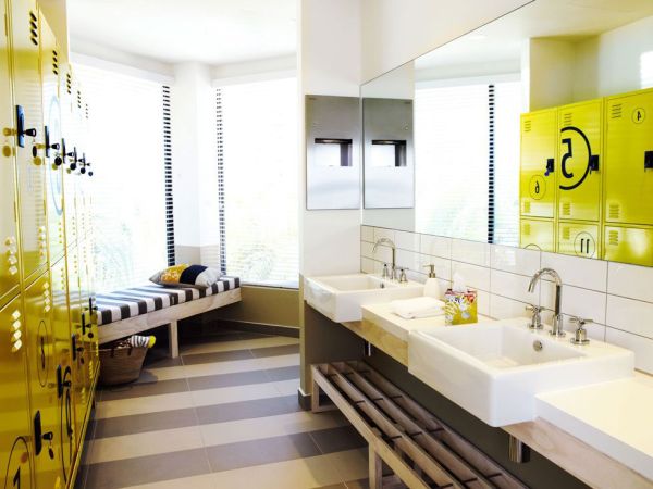 QT Gold Coast yellow bathroom