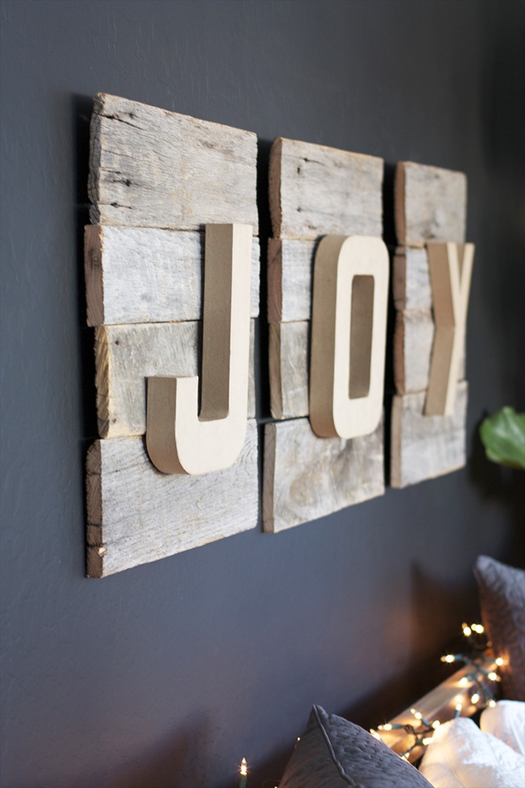 RECLAIMED WOOD DIY CHRISTMAS SIGN