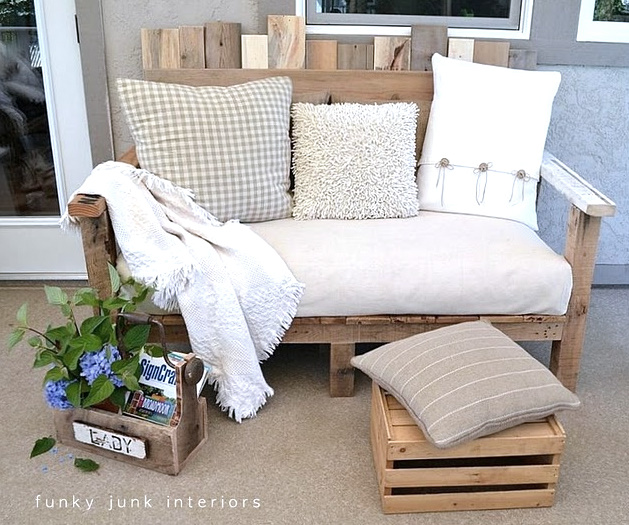 Reclaimed wood pallets outdoor furniture