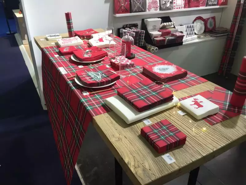 Red Christmas table design