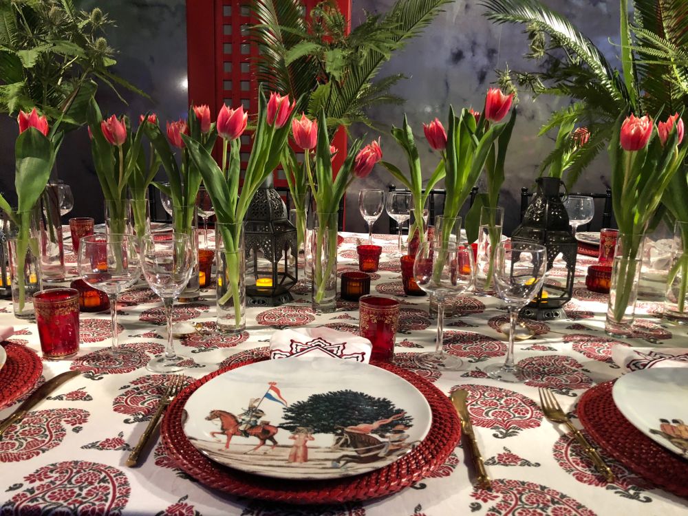Red dining table accents
