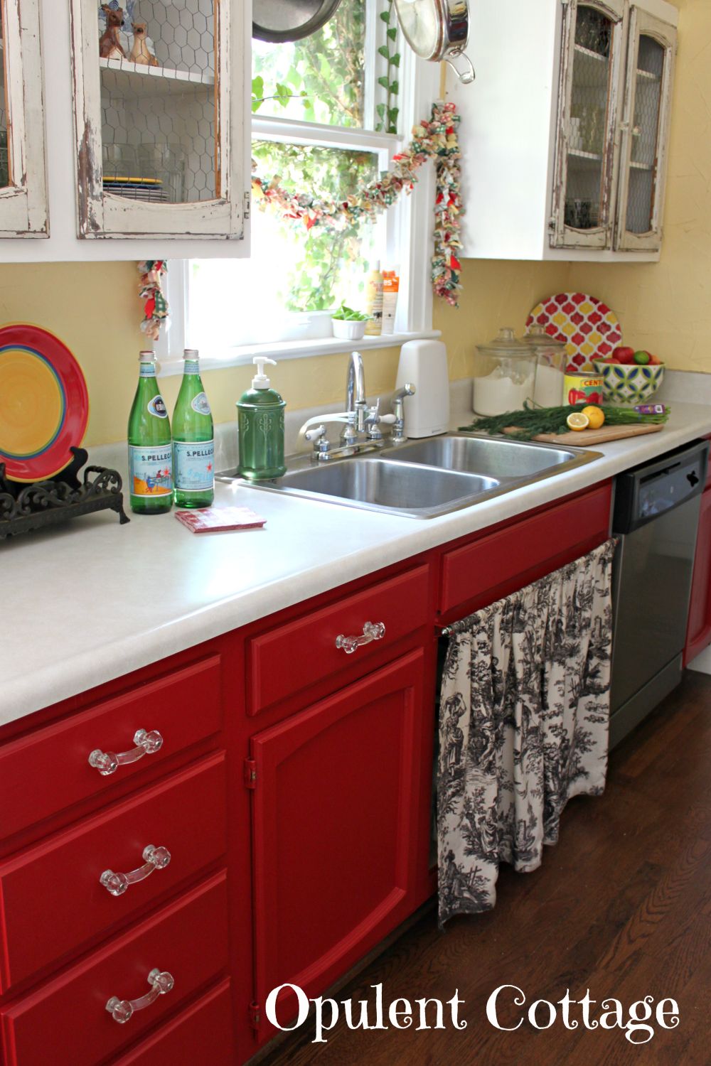 Cool Ideas To Steal If You Want A Red Kitchen