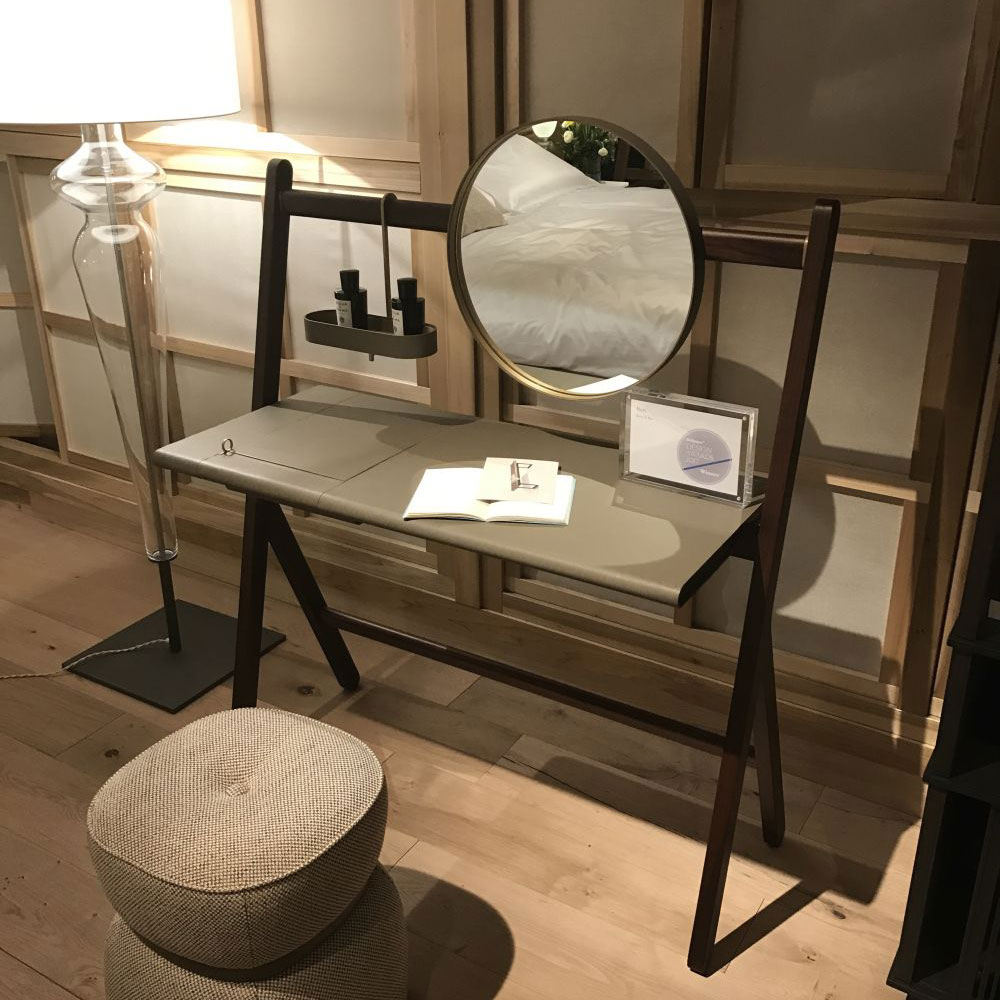 Ren poltronafrau makeup table with mirror and leather top