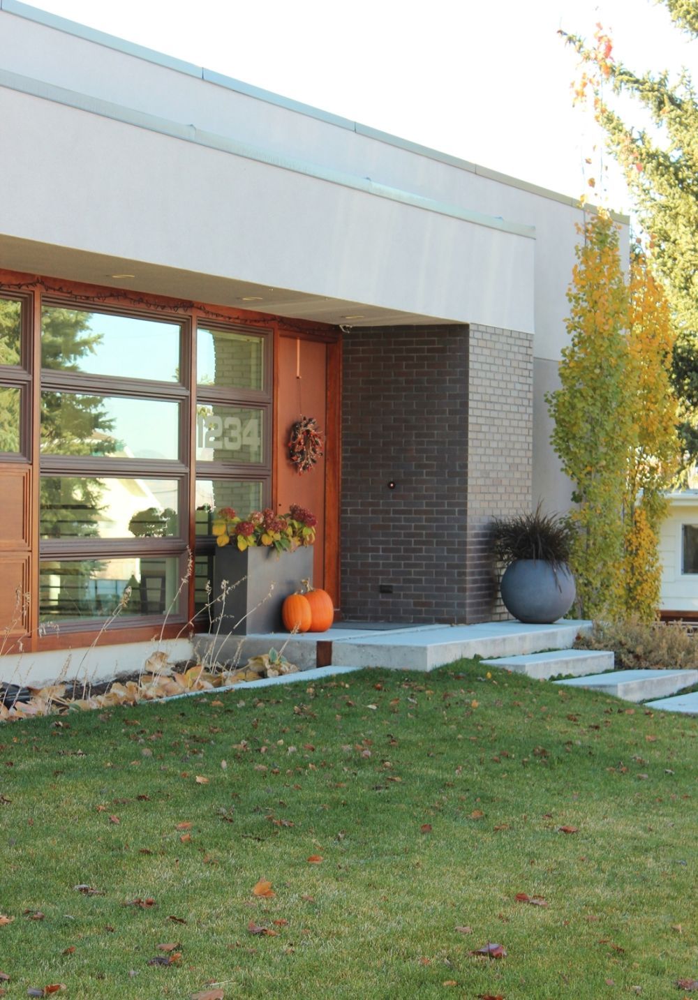 Renovate the front door of the house