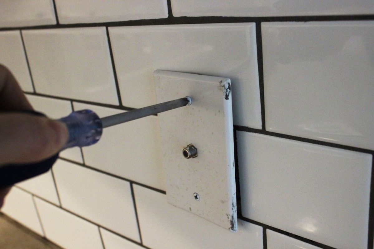 Replace fixture in kitchen
