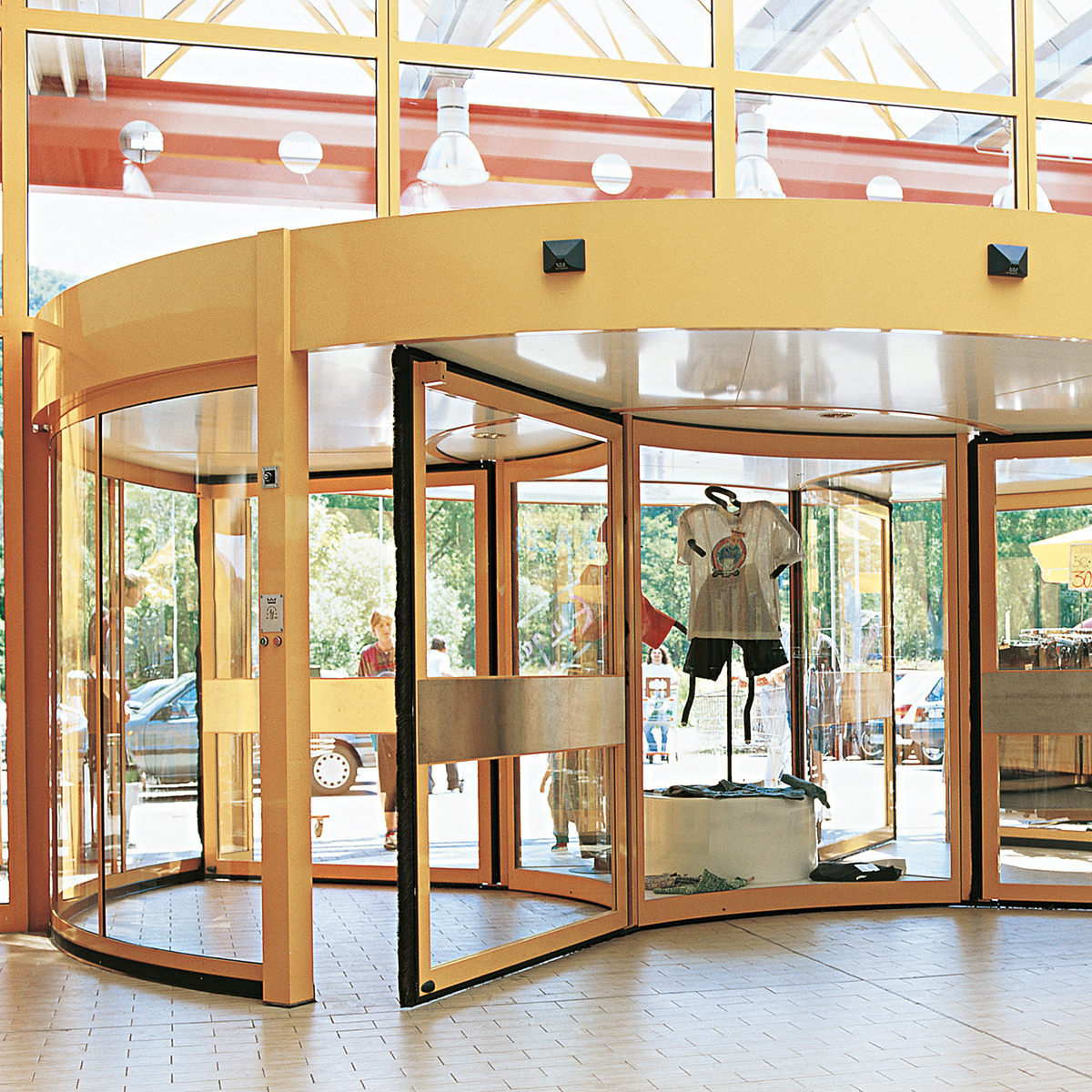 Revolving Doors for Display