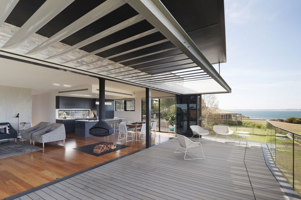 Rhyll modern house with glass balustrade and pergola by Jarchitecture Pty