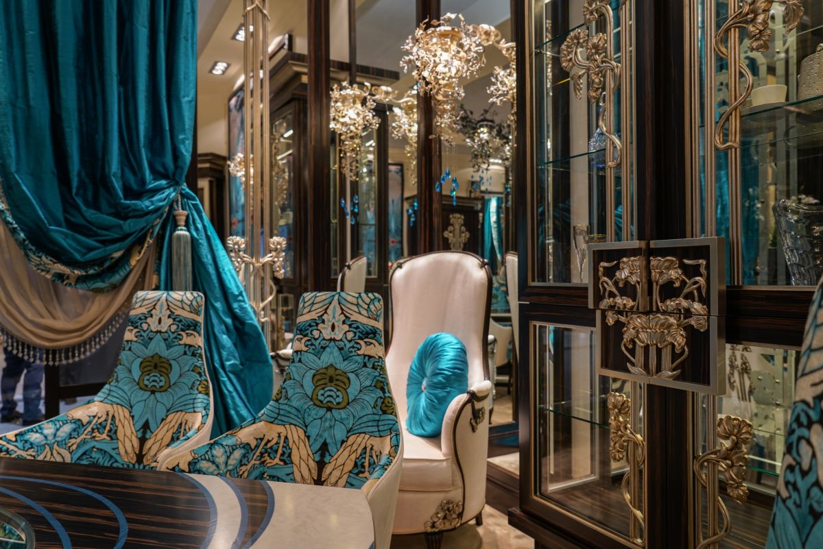Rich colors and luxury accents for a room decor - blue