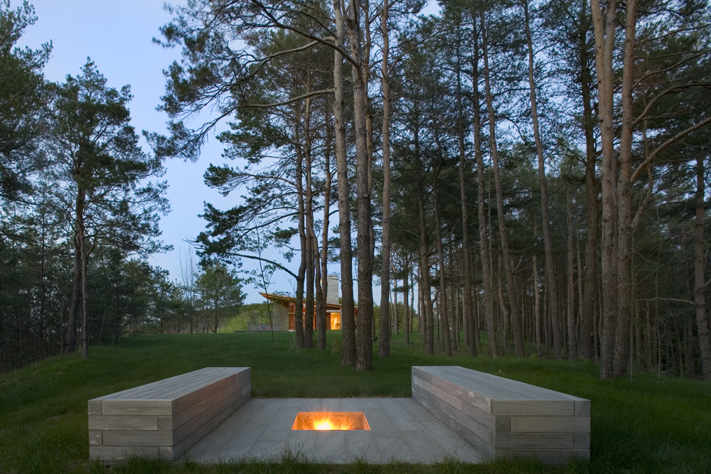 Ridge House Outdoor Into the Forest Fire pit Design