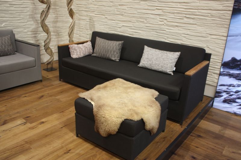 The Rio Lounge is very elegant and comfortable. The cushions of this outdoor sofa have a soft foam core.