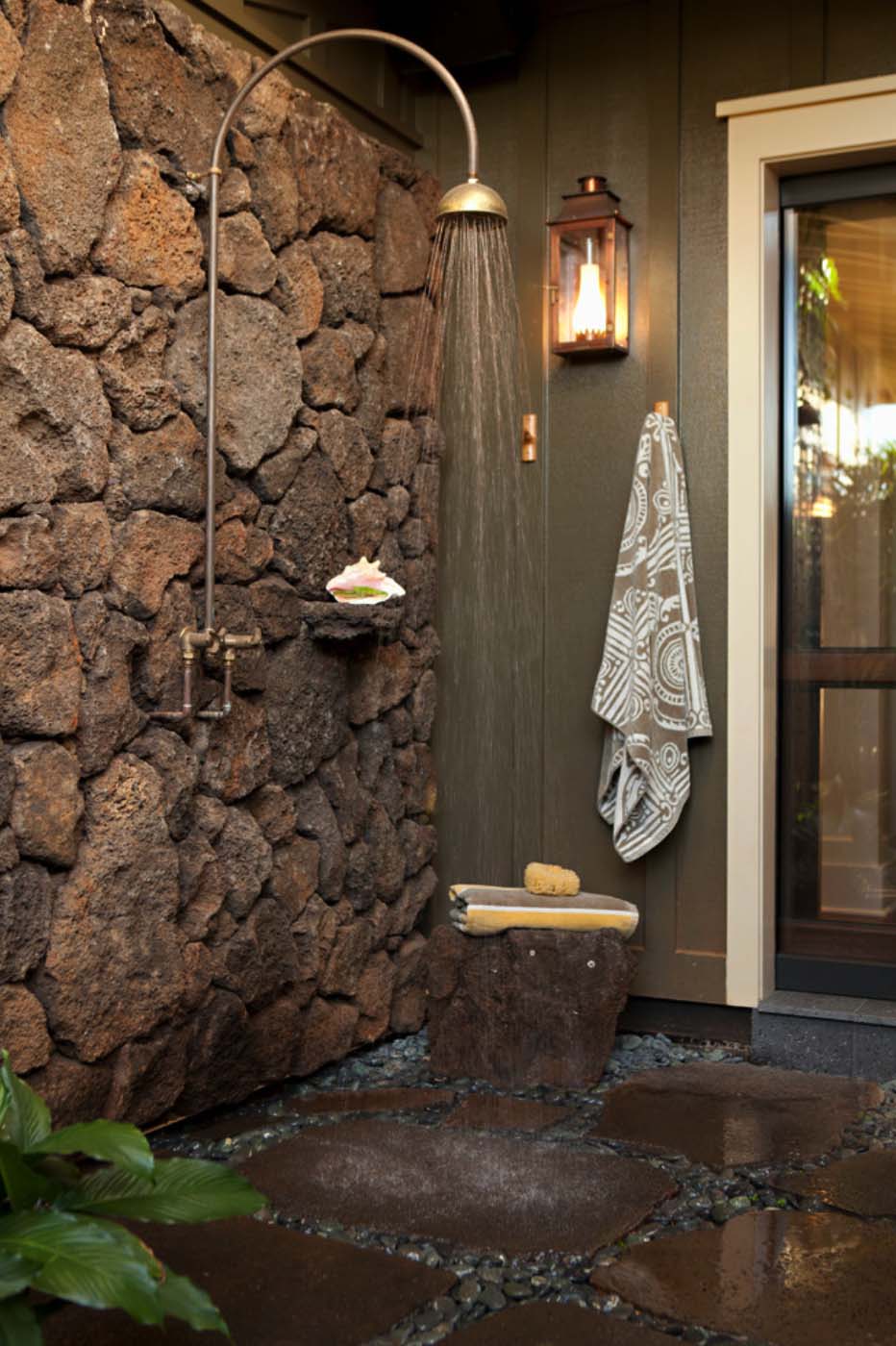 Rock wall outdoor shower design