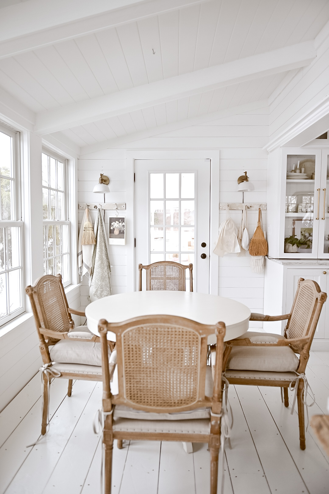 Round farmhouse table and chairs