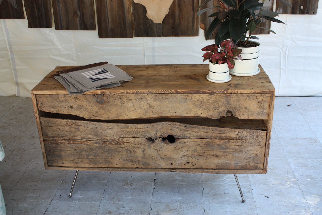 The credenza is very rustic yet modern thanks to the spare legs and slim design.