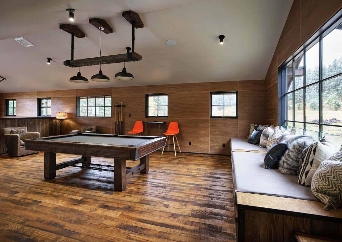 Rustic ranch in Colorado gaming room