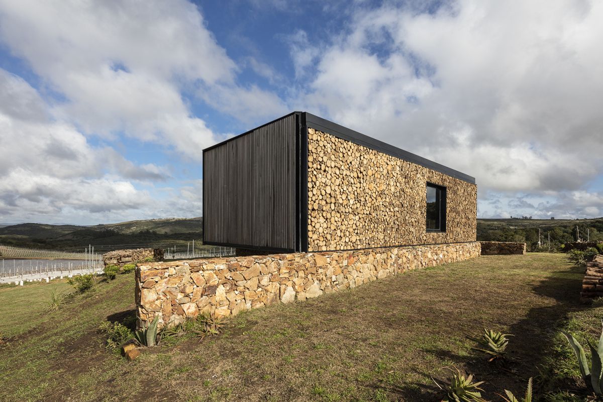 Sacromonte Landscape Hotel Shelters log woods wall