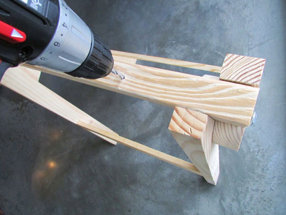 Saw Horse Craft Table step1