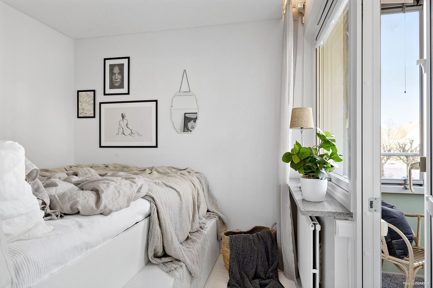 Scandinavian one bedroom apartment bed