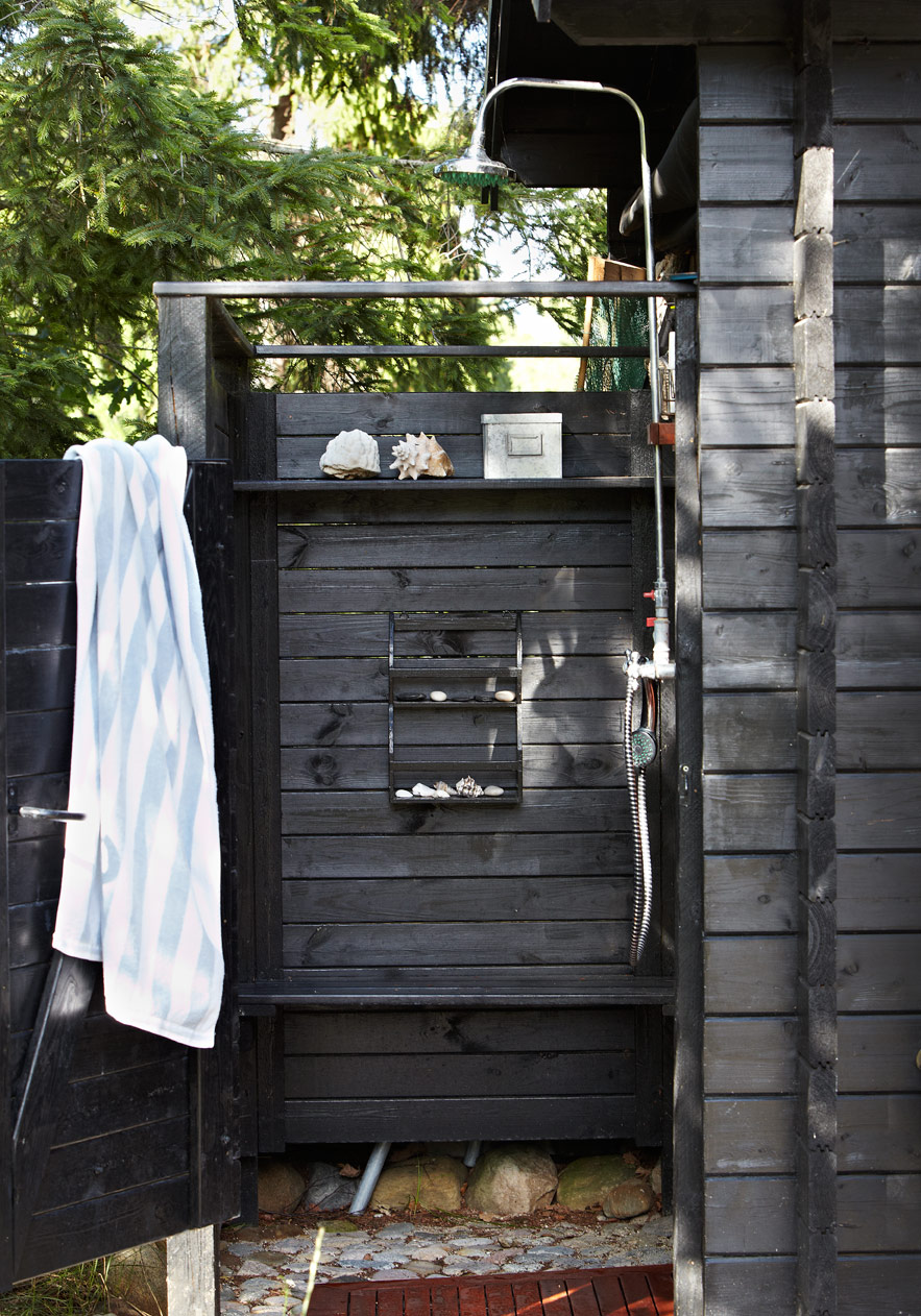 Scandinavian outdoor shower paint in black