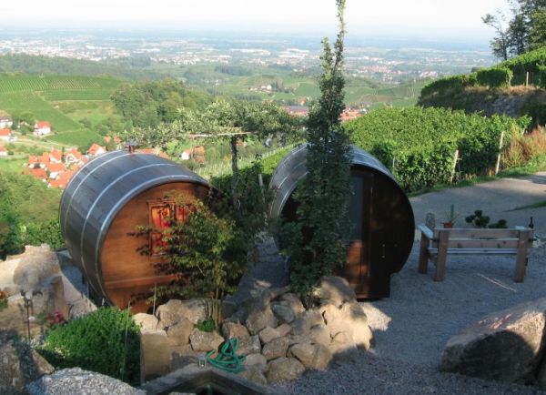 Schlafen im Weinfass Wine Barrel Room1