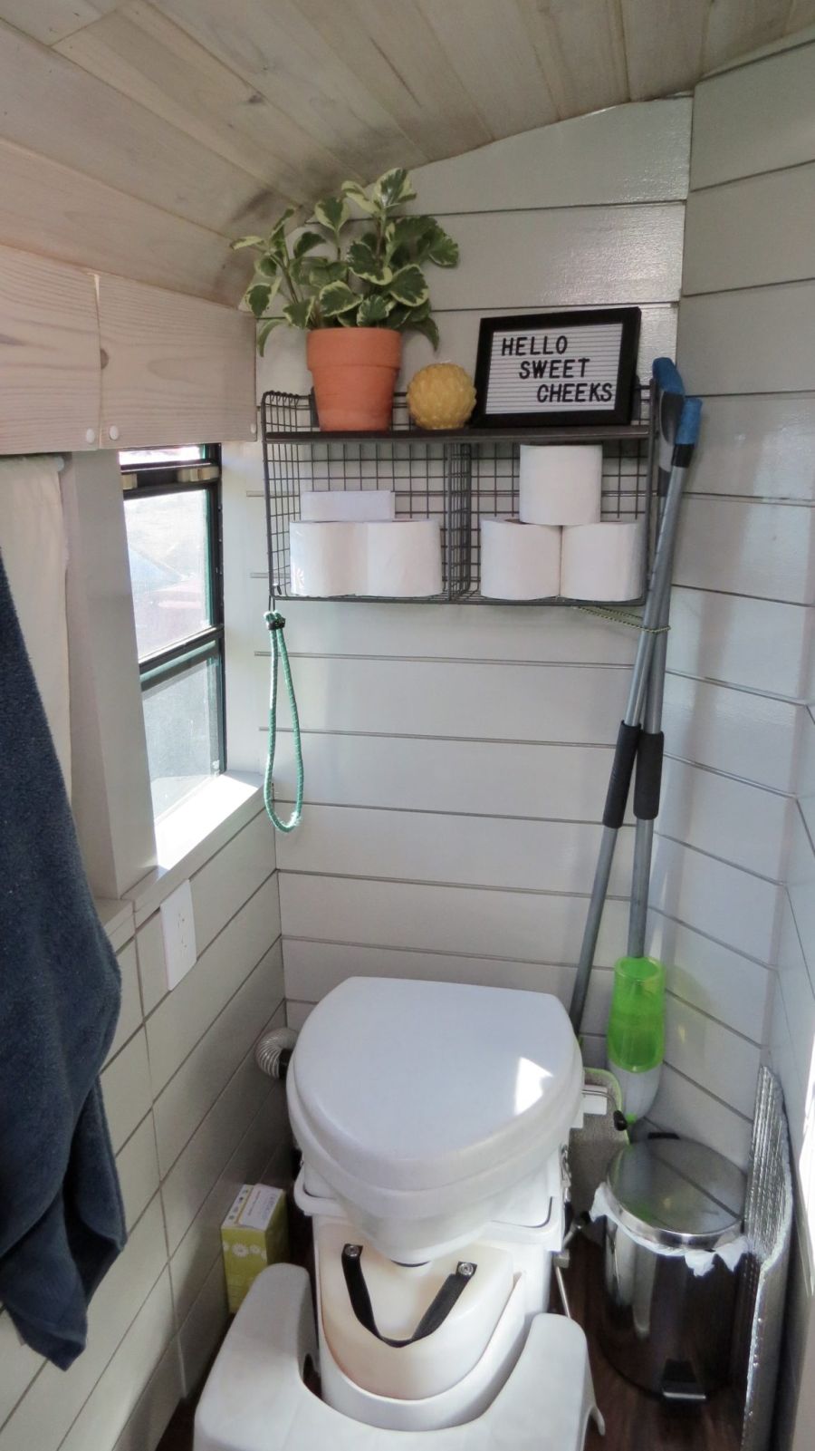 School Bus Turned Motor Cottage for Student And Yogi bathroom