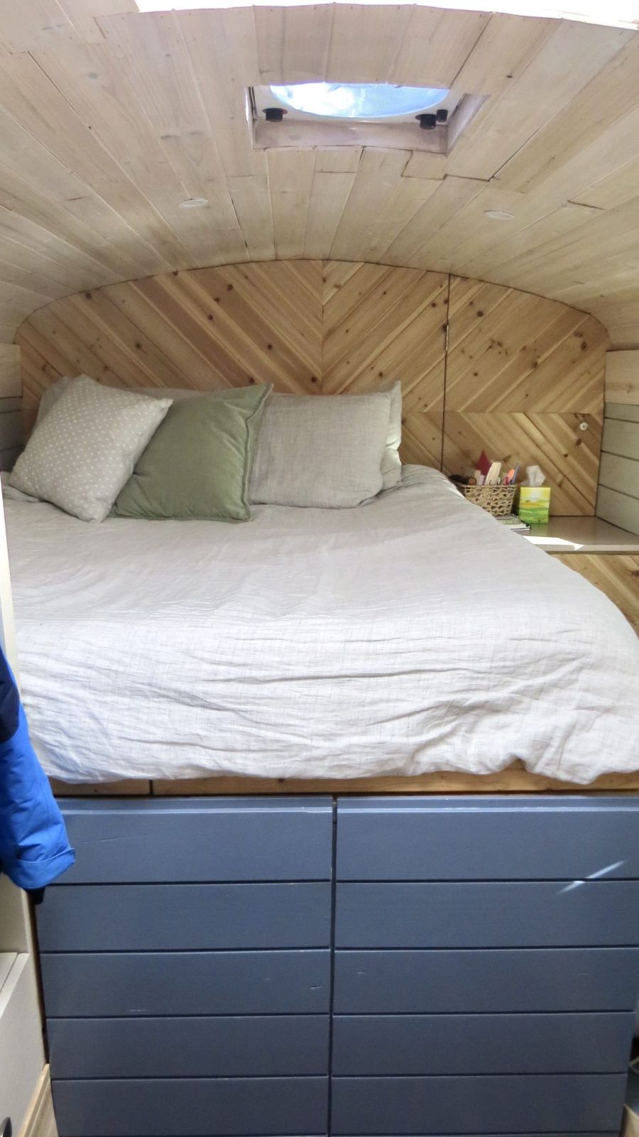 School Bus Turned Motor Cottage for Student And Yogi bedroom