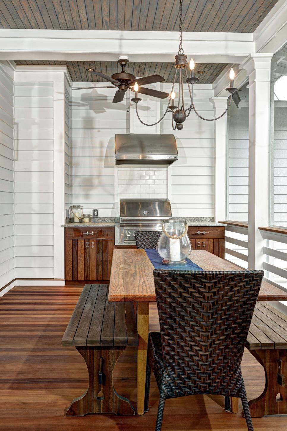 Screened in porch dining room outdoor kitchen