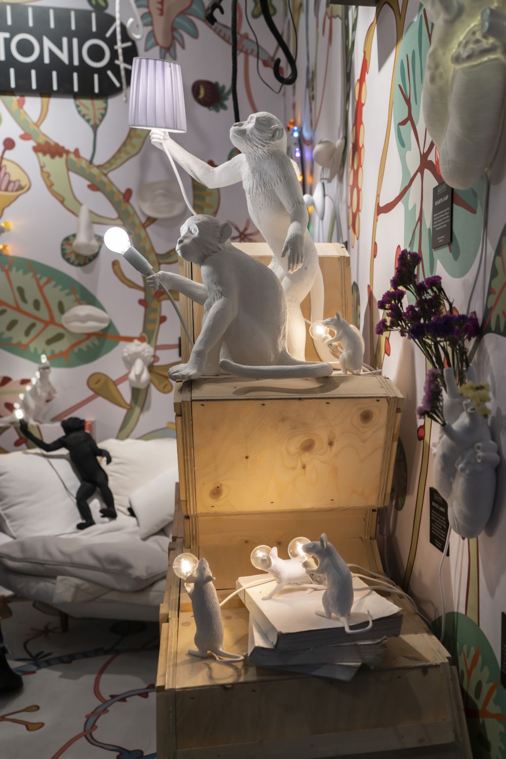 Seleti mouse and monkey lamp