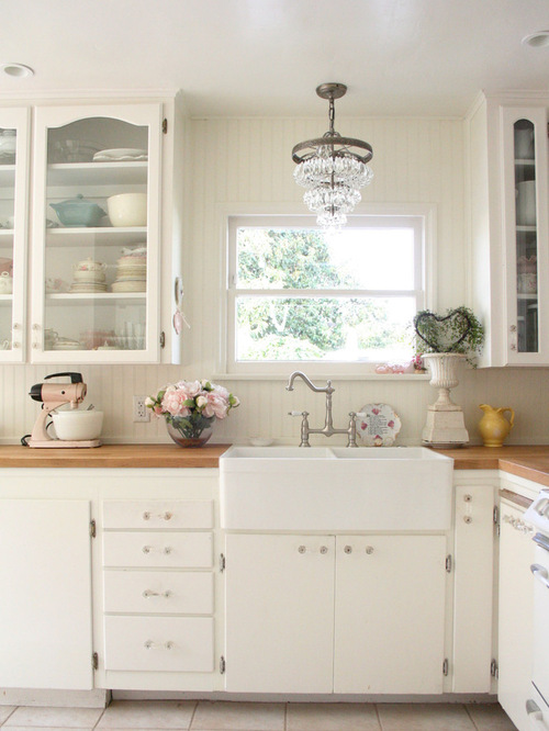 Shabby chic farmhouse sink