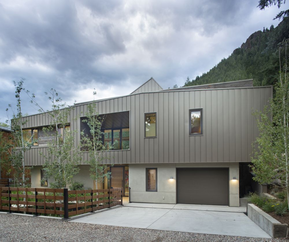 Shadow Mountain House by RowlandBroughton Architecture front view