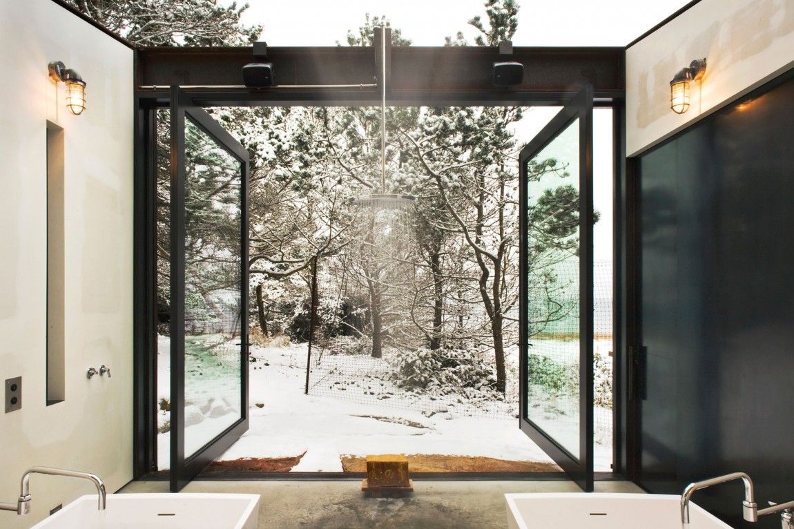 Shadowboxx house window pivot by Olson Kundig Architects