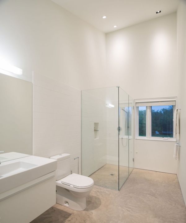 Shantih white bathroom modern